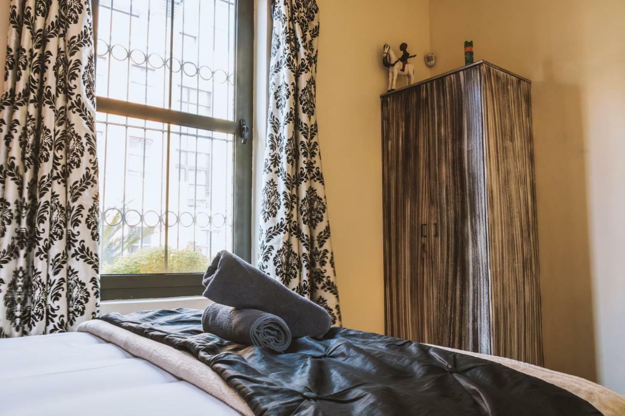ลา โรส บีแอนด์บี Bed & Breakfast เคปทาวน์ ภายนอก รูปภาพ